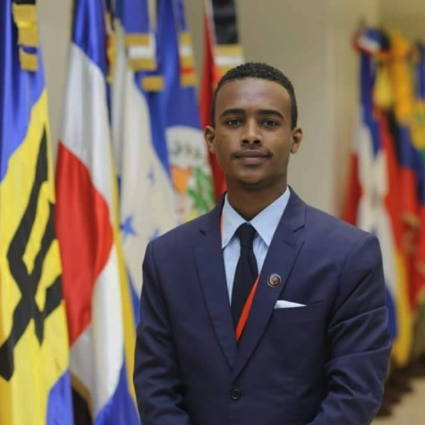 Nuestro estudiante Misael Váldez, del Politécnico José María Vélaz Fe y Alegría, ”JOMAVE” durante su participación en la Comisión de Ciencia y Tecnología para el Desarrollo, en la XII Edición del Modelo Internacional de las Naciones Unidas del Ministerio