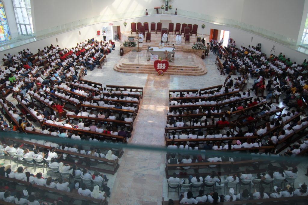 Cerca de 2,000 personas celebran el Jubileo de la Alegría de Fe y Alegría